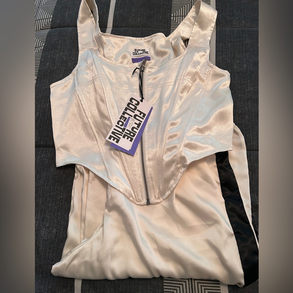 🔥Futre Collective cream pants size M.🔥